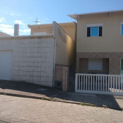 Casa Residencial com 350m², 7 quartos, 1 suíte, 5 garagens, no bairro Passa Vinte em Palhoça