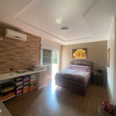 Casa Residencial com 350m², 7 quartos, 1 suíte, 5 garagens, no bairro Passa Vinte em Palhoça