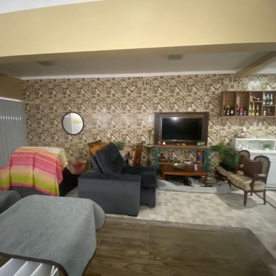 Casa Residencial com 350m², 7 quartos, 1 suíte, 5 garagens, no bairro Passa Vinte em Palhoça