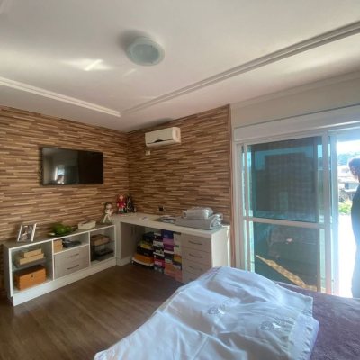Casa Residencial com 350m², 7 quartos, 1 suíte, 5 garagens, no bairro Passa Vinte em Palhoça