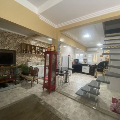 Casa Residencial com 350m², 7 quartos, 1 suíte, 5 garagens, no bairro Passa Vinte em Palhoça