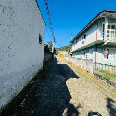 Casa Residencial com 103m², 3 quartos, 1 suíte, 2 garagens, no bairro Rio Tavares em Florianópolis
