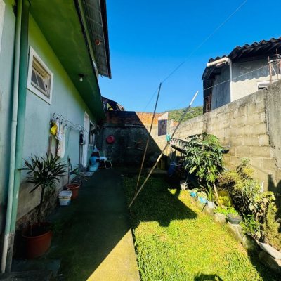 Casa Residencial com 103m², 3 quartos, 1 suíte, 2 garagens, no bairro Rio Tavares em Florianópolis