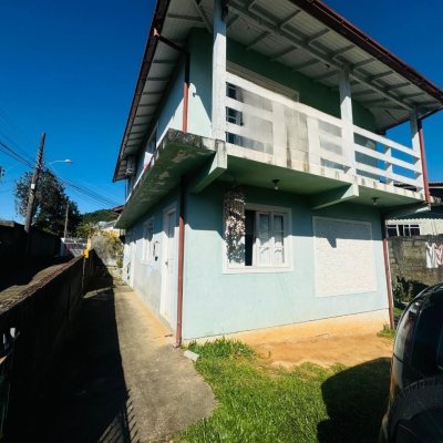 Casa Residencial com 103m², 3 quartos, 1 suíte, 2 garagens, no bairro Rio Tavares em Florianópolis