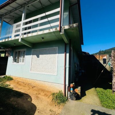 Casa Residencial com 103m², 3 quartos, 1 suíte, 2 garagens, no bairro Rio Tavares em Florianópolis