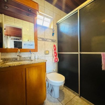 Casa Residencial com 103m², 3 quartos, 1 suíte, 2 garagens, no bairro Rio Tavares em Florianópolis