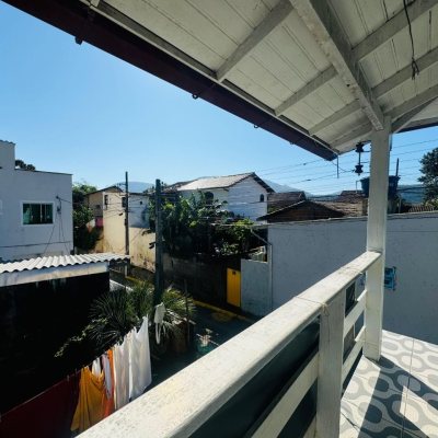 Casa Residencial com 103m², 3 quartos, 1 suíte, 2 garagens, no bairro Rio Tavares em Florianópolis