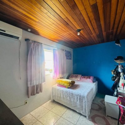 Casa Residencial com 103m², 3 quartos, 1 suíte, 2 garagens, no bairro Rio Tavares em Florianópolis