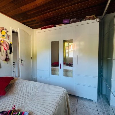 Casa Residencial com 103m², 3 quartos, 1 suíte, 2 garagens, no bairro Rio Tavares em Florianópolis