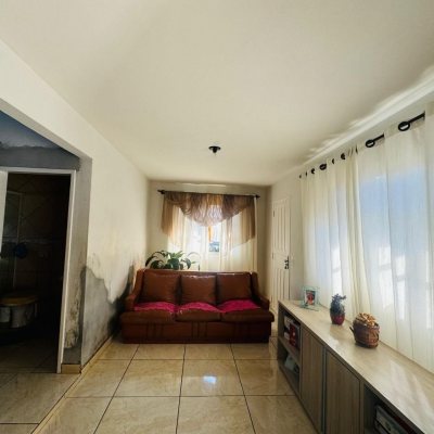 Casa Residencial com 103m², 3 quartos, 1 suíte, 2 garagens, no bairro Rio Tavares em Florianópolis