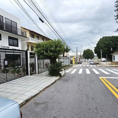 Predio com 240m², 2 garagens, no bairro Jardim Atlântico em Florianópolis