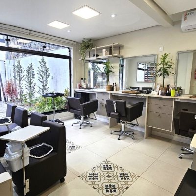 Predio com 240m², 2 garagens, no bairro Jardim Atlântico em Florianópolis