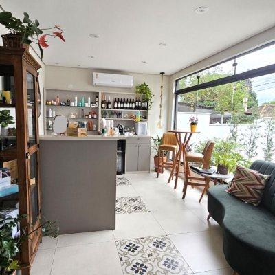 Predio com 240m², 2 garagens, no bairro Jardim Atlântico em Florianópolis