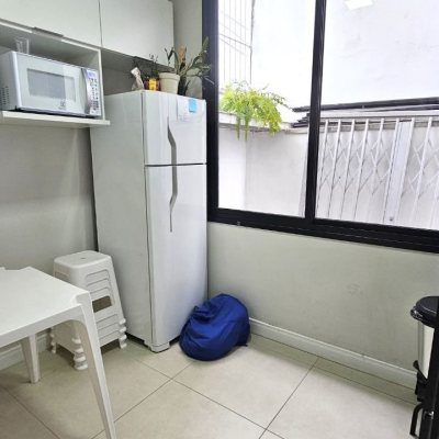Predio com 240m², 2 garagens, no bairro Jardim Atlântico em Florianópolis