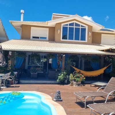 Casa Residencial com 567m², 4 quartos, 2 suítes, 3 garagens, no bairro Ingleses em Florianópolis