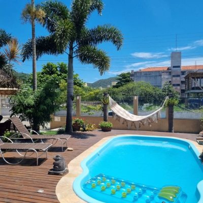 Casa Residencial com 567m², 4 quartos, 2 suítes, 3 garagens, no bairro Ingleses em Florianópolis