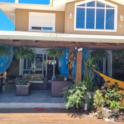 Casa Residencial com 567m², 4 quartos, 2 suítes, 3 garagens, no bairro Ingleses em Florianópolis