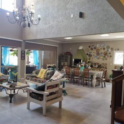 Casa Residencial com 567m², 4 quartos, 2 suítes, 3 garagens, no bairro Ingleses em Florianópolis