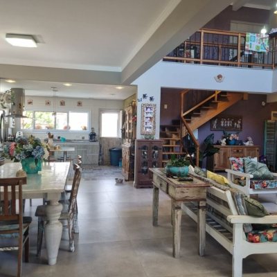 Casa Residencial com 567m², 4 quartos, 2 suítes, 3 garagens, no bairro Ingleses em Florianópolis