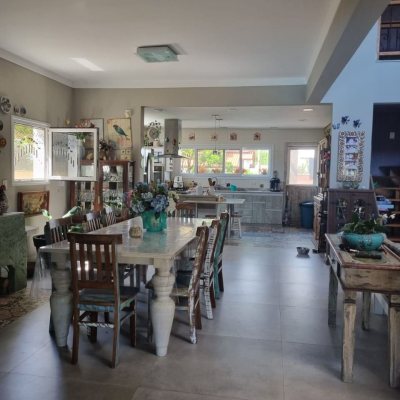 Casa Residencial com 567m², 4 quartos, 2 suítes, 3 garagens, no bairro Ingleses em Florianópolis