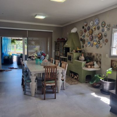 Casa Residencial com 567m², 4 quartos, 2 suítes, 3 garagens, no bairro Ingleses em Florianópolis