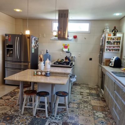 Casa Residencial com 567m², 4 quartos, 2 suítes, 3 garagens, no bairro Ingleses em Florianópolis