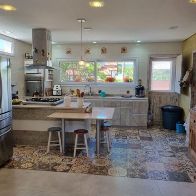 Casa Residencial com 567m², 4 quartos, 2 suítes, 3 garagens, no bairro Ingleses em Florianópolis