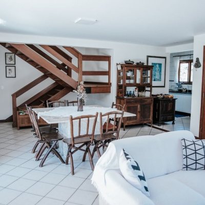 Casa em Condomínio com 300m², 4 quartos, 1 suíte, 4 garagens, no bairro Rio Tavares em Florianópolis