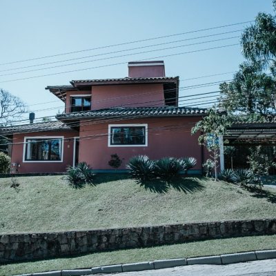 Casa em Condomínio com 300m², 4 quartos, 1 suíte, 4 garagens, no bairro Rio Tavares em Florianópolis