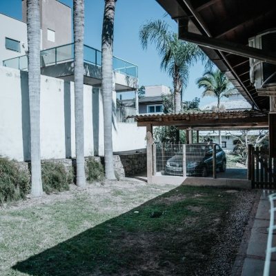 Casa em Condomínio com 300m², 4 quartos, 1 suíte, 4 garagens, no bairro Rio Tavares em Florianópolis