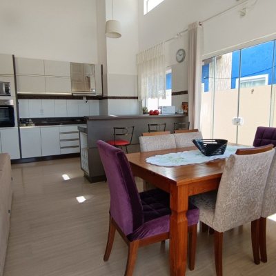 Casa Residencial com 111m², 3 quartos, 1 suíte, 1 garagem, no bairro Ingleses em Florianópolis