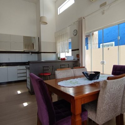 Casa Residencial com 111m², 3 quartos, 1 suíte, 1 garagem, no bairro Ingleses em Florianópolis