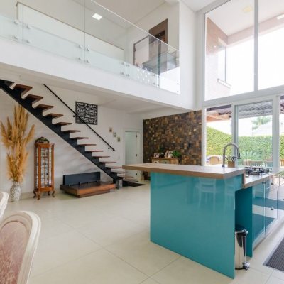 Casa Residencial com 393m², 5 quartos, 4 suítes, 2 garagens, no bairro Jurerê Internacional em Florianópolis