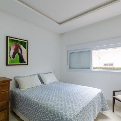 Casa Residencial com 393m², 5 quartos, 4 suítes, 2 garagens, no bairro Jurerê Internacional em Florianópolis