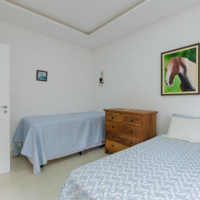 Casa Residencial com 393m², 5 quartos, 4 suítes, 2 garagens, no bairro Jurerê Internacional em Florianópolis