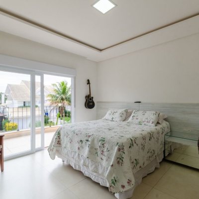 Casa Residencial com 393m², 5 quartos, 4 suítes, 2 garagens, no bairro Jurerê Internacional em Florianópolis