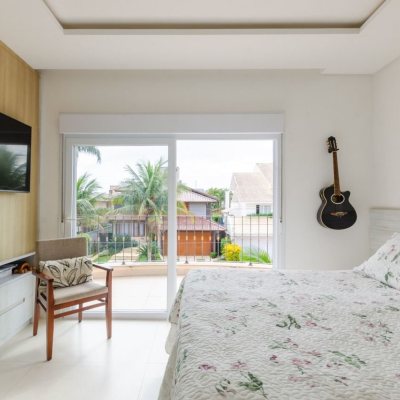 Casa Residencial com 393m², 5 quartos, 4 suítes, 2 garagens, no bairro Jurerê Internacional em Florianópolis