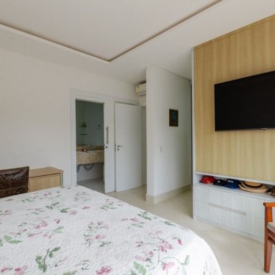 Casa Residencial com 393m², 5 quartos, 4 suítes, 2 garagens, no bairro Jurerê Internacional em Florianópolis