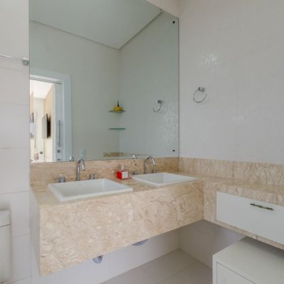 Casa Residencial com 393m², 5 quartos, 4 suítes, 2 garagens, no bairro Jurerê Internacional em Florianópolis