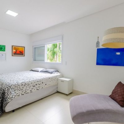 Casa Residencial com 393m², 5 quartos, 4 suítes, 2 garagens, no bairro Jurerê Internacional em Florianópolis