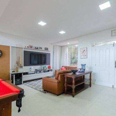 Casa Residencial com 393m², 5 quartos, 4 suítes, 2 garagens, no bairro Jurerê Internacional em Florianópolis