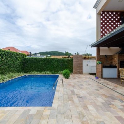 Casa Residencial com 393m², 5 quartos, 4 suítes, 2 garagens, no bairro Jurerê Internacional em Florianópolis