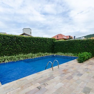Casa Residencial com 393m², 5 quartos, 4 suítes, 2 garagens, no bairro Jurerê Internacional em Florianópolis