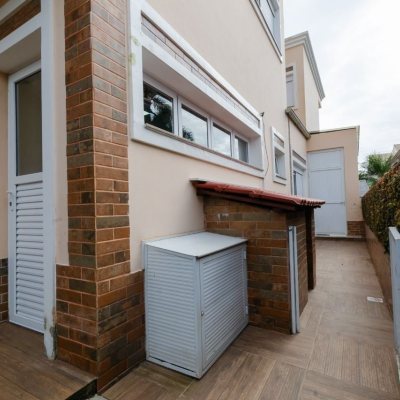 Casa Residencial com 393m², 5 quartos, 4 suítes, 2 garagens, no bairro Jurerê Internacional em Florianópolis