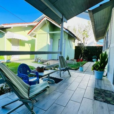 Casa Residencial com 200m², 3 quartos, 1 suíte, 2 garagens, no bairro Campeche em Florianópolis