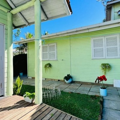 Casa Residencial com 200m², 3 quartos, 1 suíte, 2 garagens, no bairro Campeche em Florianópolis