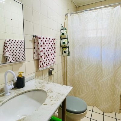 Casa Residencial com 200m², 3 quartos, 1 suíte, 2 garagens, no bairro Campeche em Florianópolis