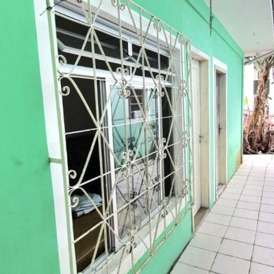 Casa Residencial com 100m², 5 quartos, 3 garagens, no bairro Carvoeira em Florianópolis