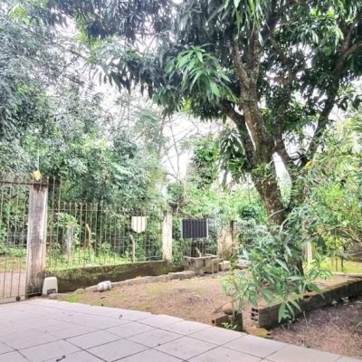 Casa Residencial com 100m², 5 quartos, 3 garagens, no bairro Carvoeira em Florianópolis