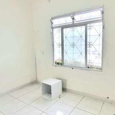 Casa Residencial com 100m², 5 quartos, 3 garagens, no bairro Carvoeira em Florianópolis